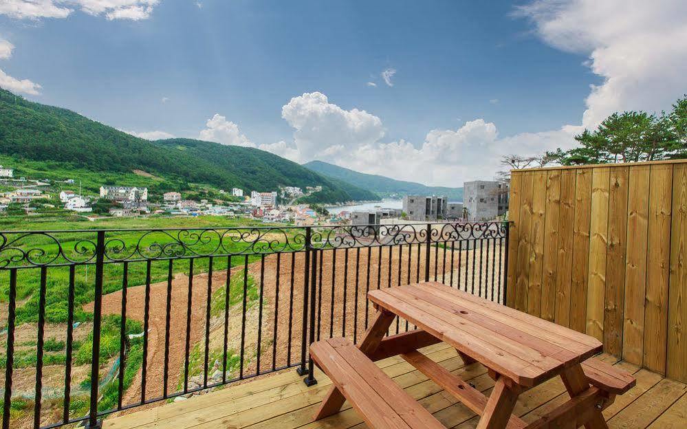 Doya Hotel Geoje Esterno foto